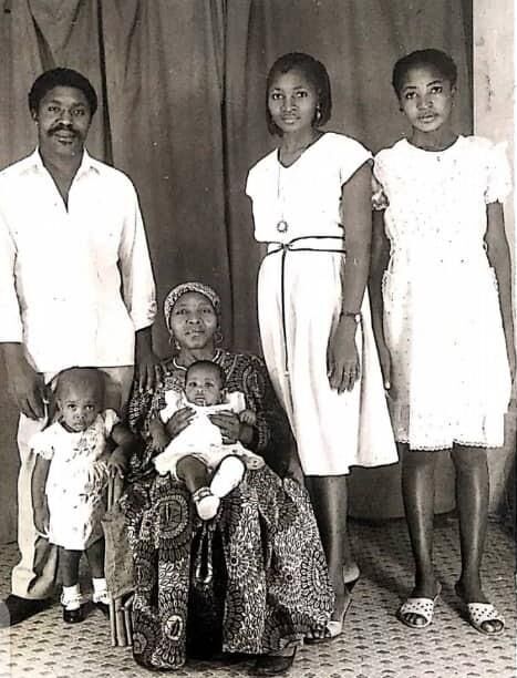 Photo de famille ancienne en noir et blanc